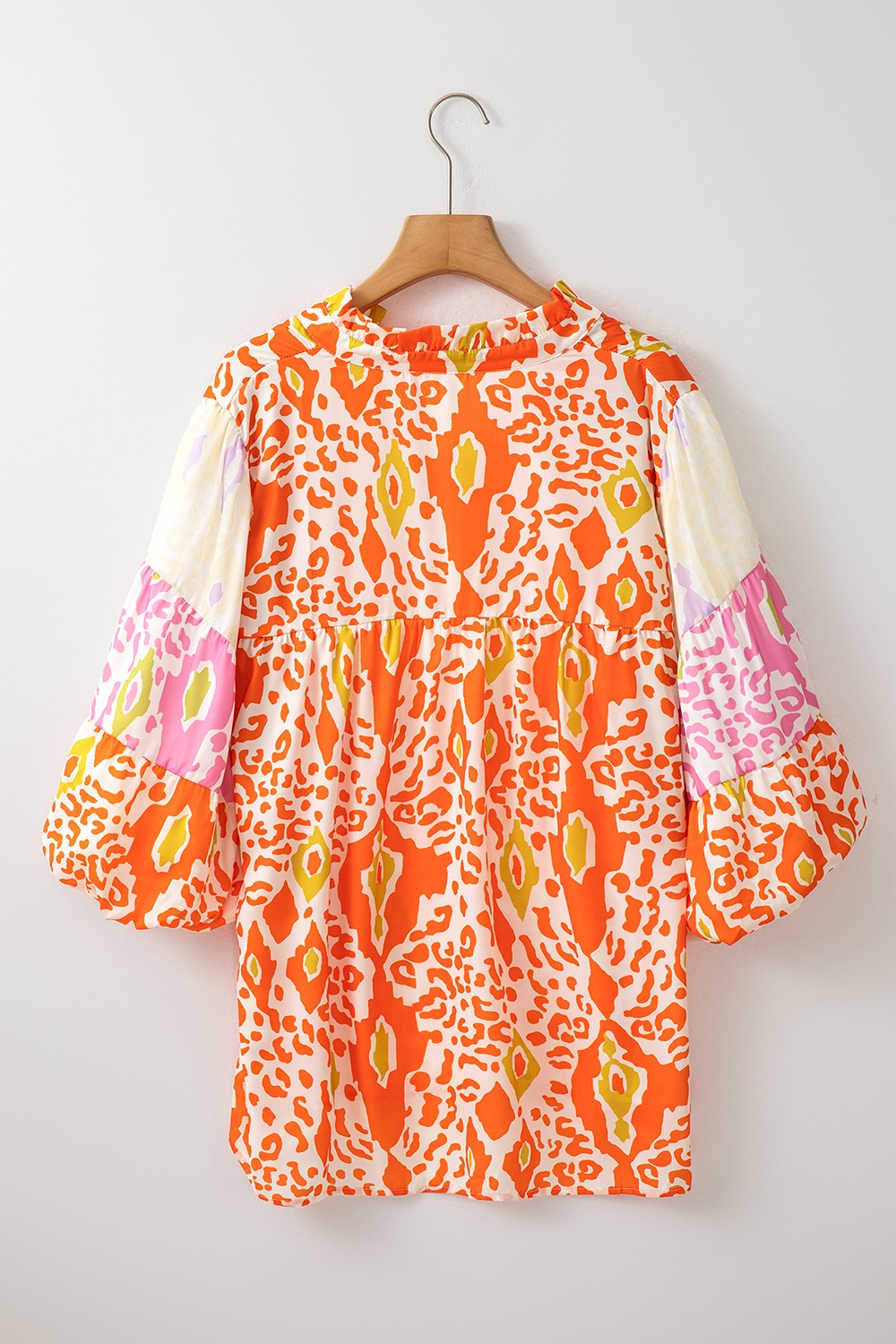 Blusa estampada con muescas y media manga