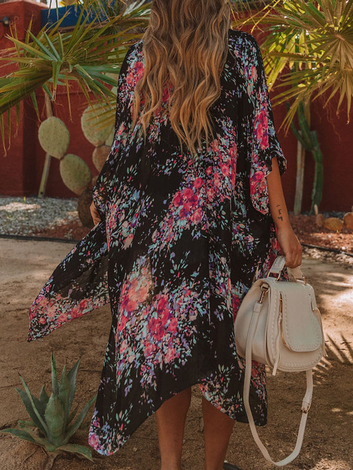 Vestido playero abierto con estampado frontal