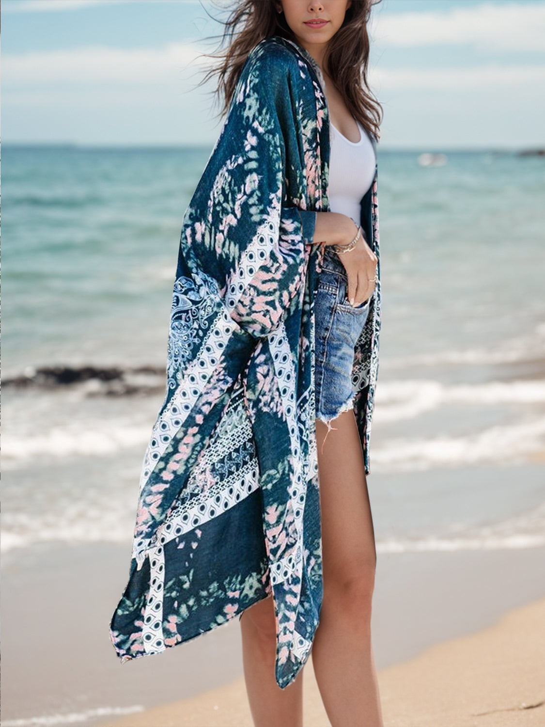 Vestido playero abierto con estampado frontal