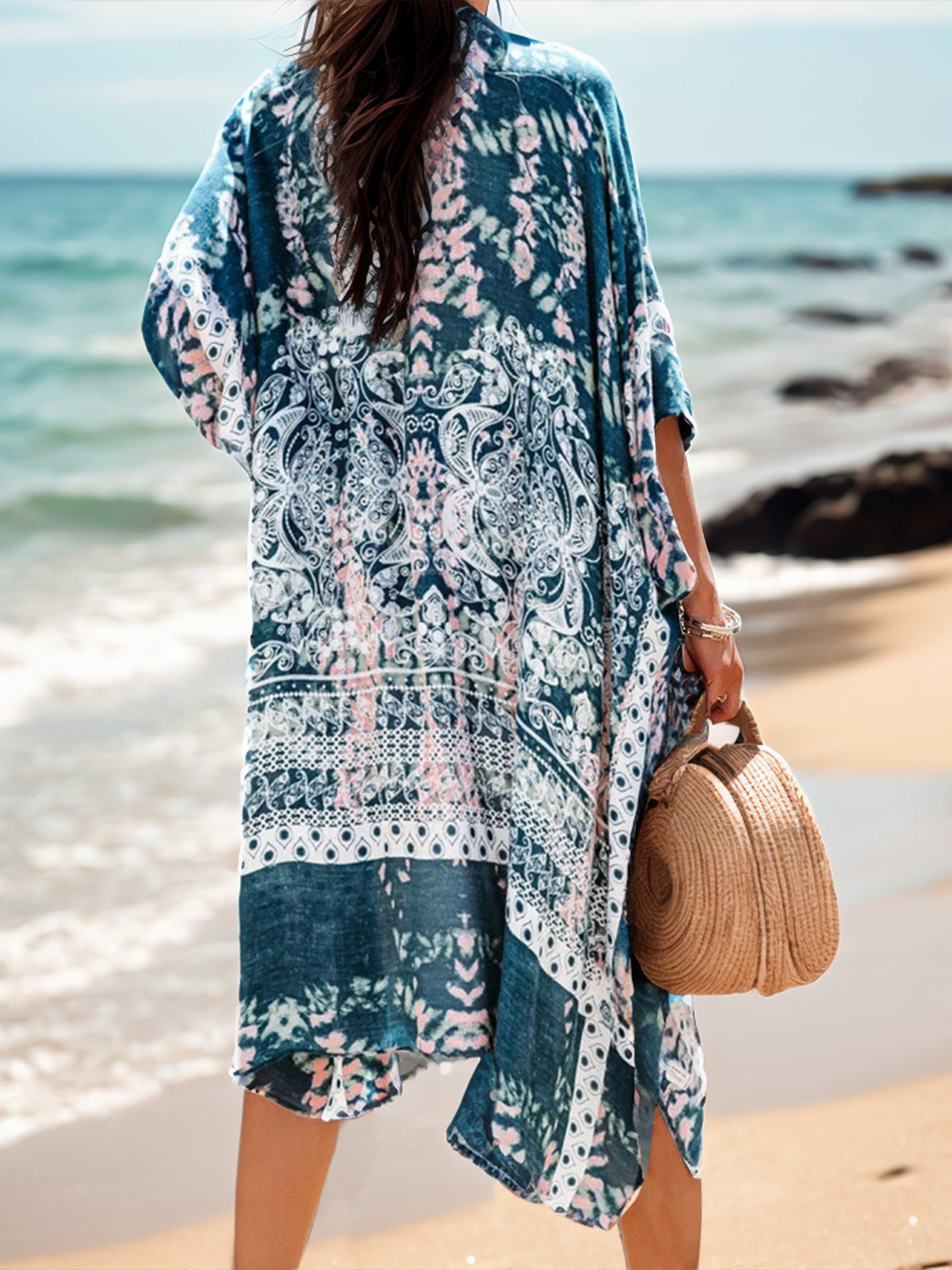 Vestido playero abierto con estampado frontal