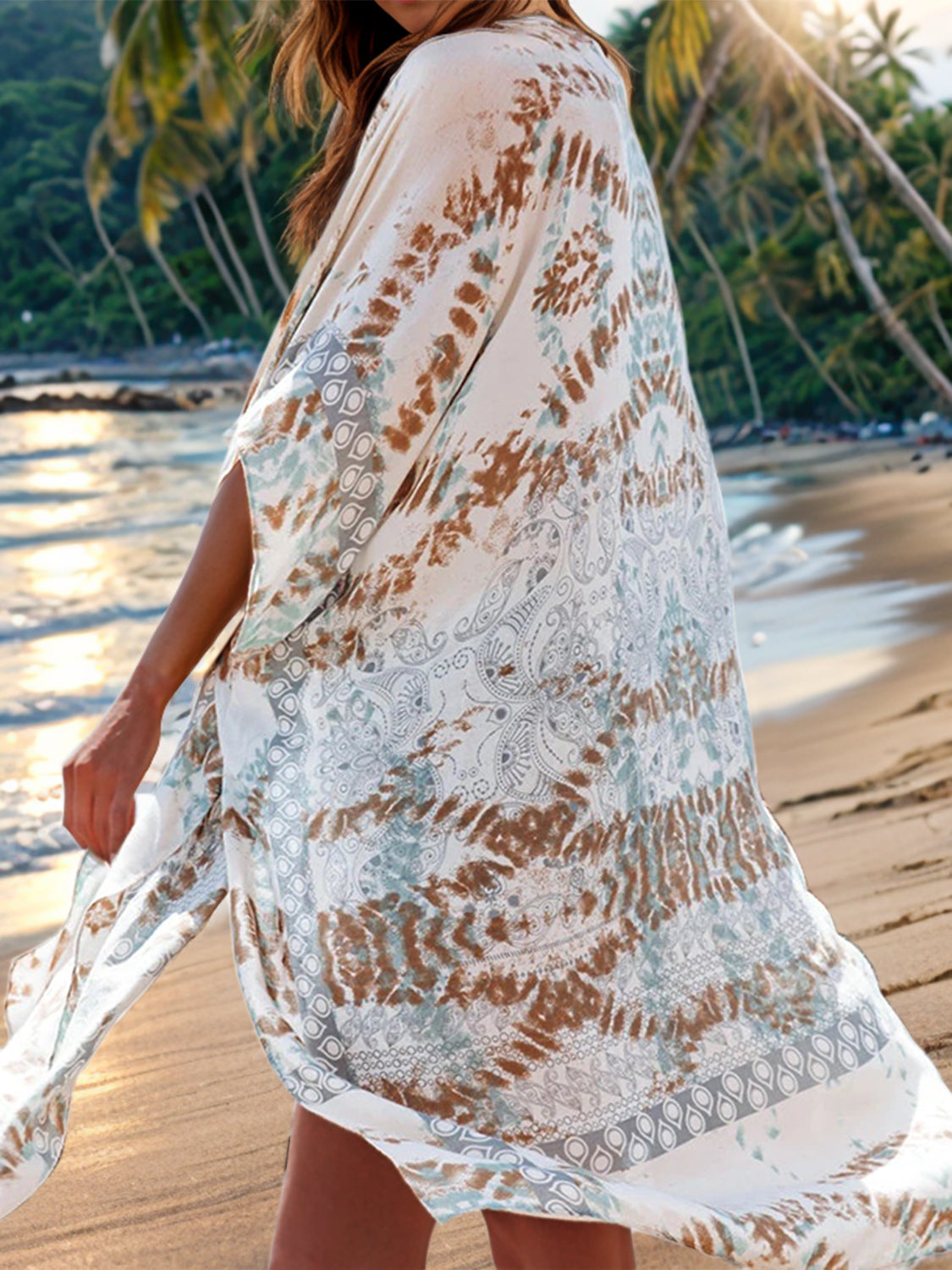 Vestido playero abierto con estampado frontal