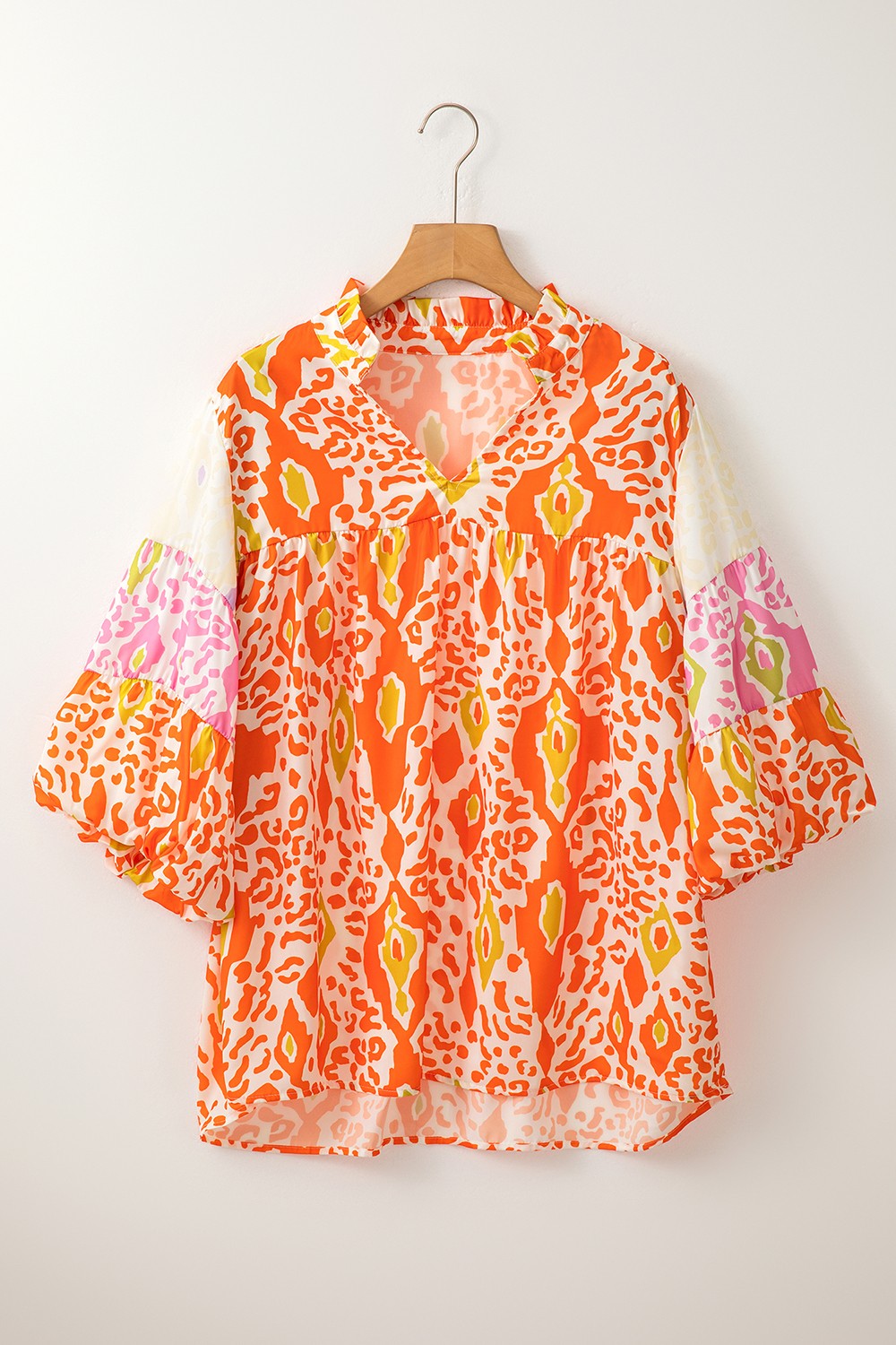 Blusa estampada con muescas y media manga