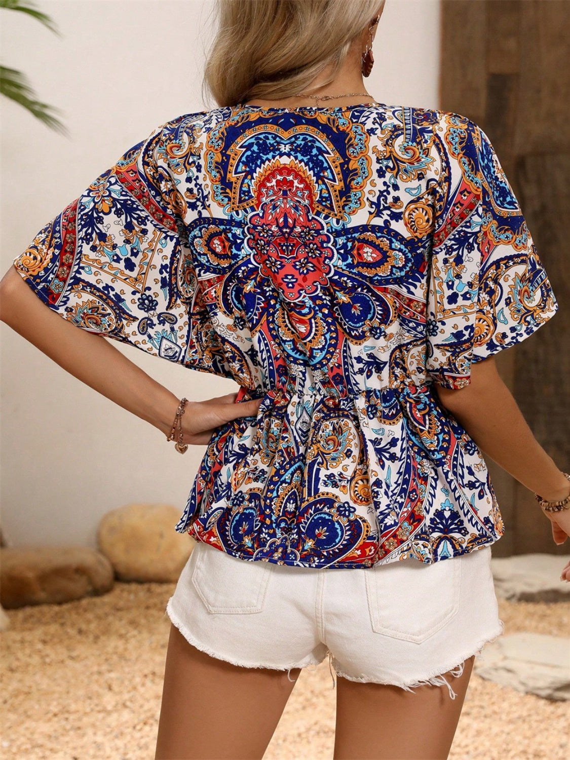 Blusa cruzada con media manga estampada