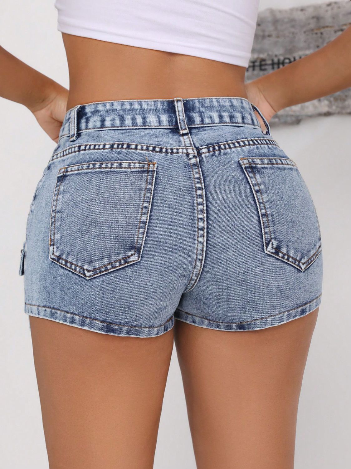 Shorts vaqueros de talle medio con bolsillos